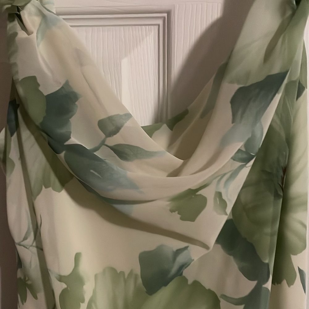 Beautiful Spring Dress - Picture 2 of 6